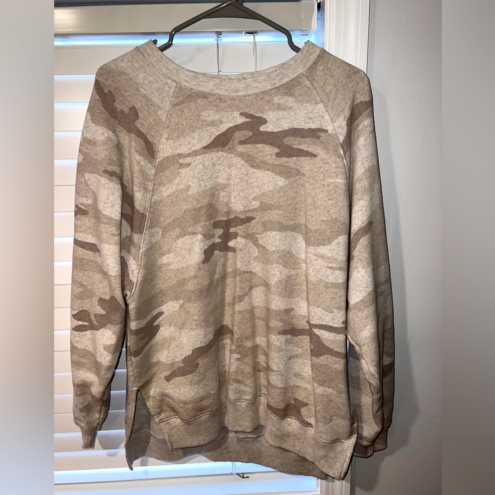 American Eagle - light grey camouflage sweater